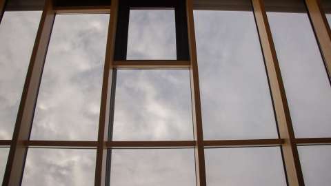 Fensterfassade der Ausstellung von Schmich in Edingen-Neckarhausen