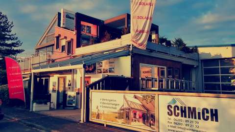 Außenansicht der Ausstellung von Schmich in Edingen Neckarhausen