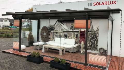 Glashaus von Solarlux in der Ausstellung von de Jonge in Norden