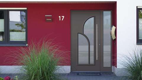 Kompotherm Haustür im Dürer-Design in roter Fassade