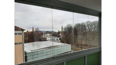 Innenansicht einer Balkonverglasung 