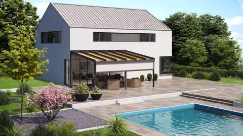 Terrassendach mit Unterglasmarkise an einem Wohnhaus mit Pool im Garten