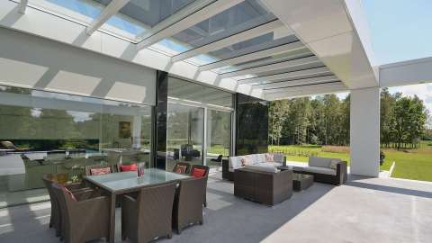 Topfix als Aufglas-Sonnenschutz einer Terrassenüberdachung