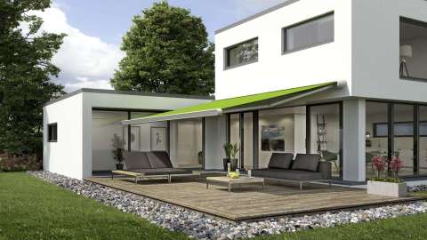 grüne Kassetten-Markisen über der Terrasse eines modernen Hauses