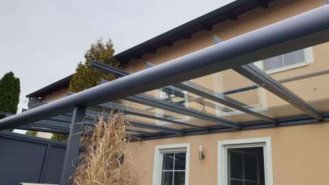 Terrassenüberdachung mit LED-Einbauleuchten