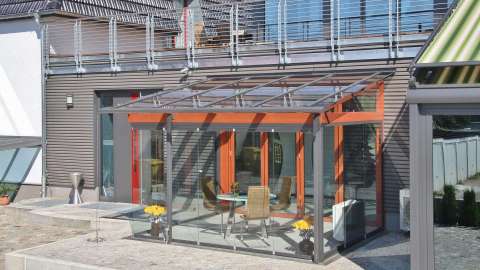 Terrassendach in der Außenausstellung von Tiegs in Ahrensfelde