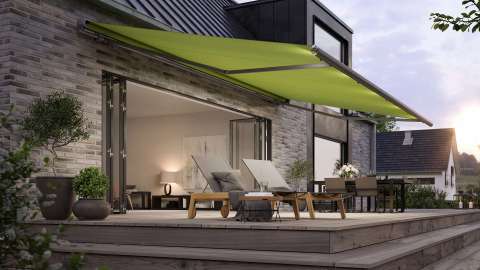 grüne markilux 1600 Markise über der Terrasse eines Wohnhauses