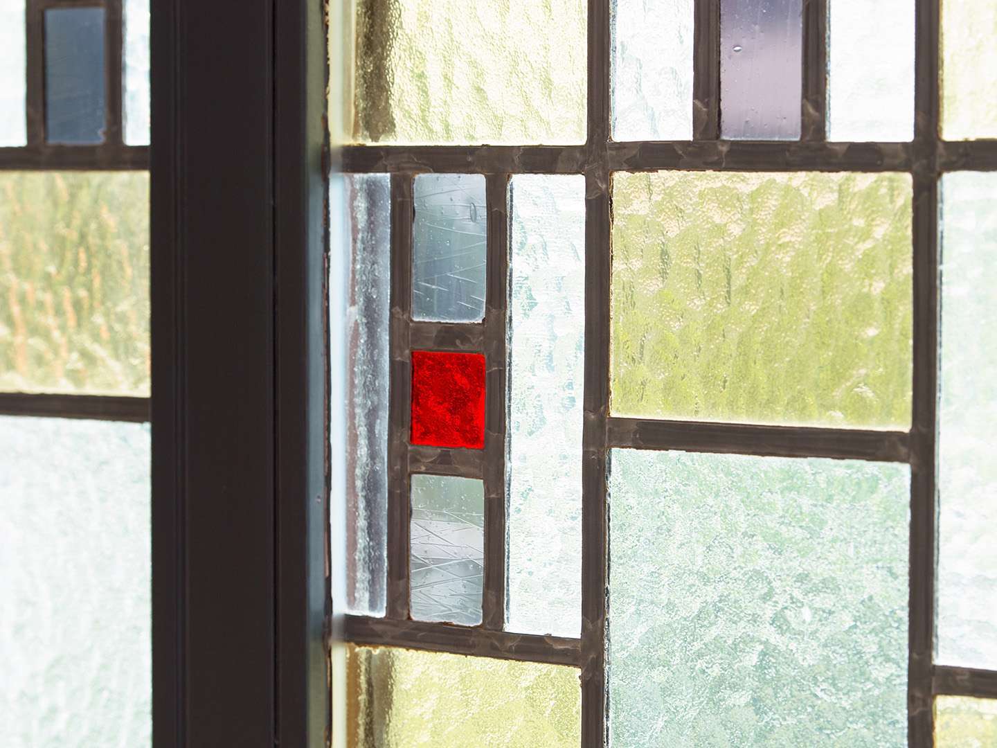 Detailansicht eines Buntglasfensters