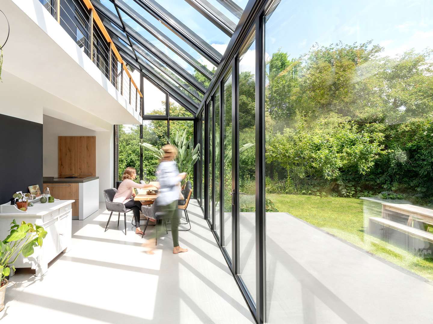 Solarlux Wintergarten SDL Akzent Plus Ecoline Glasfaltwand zum Garten hin